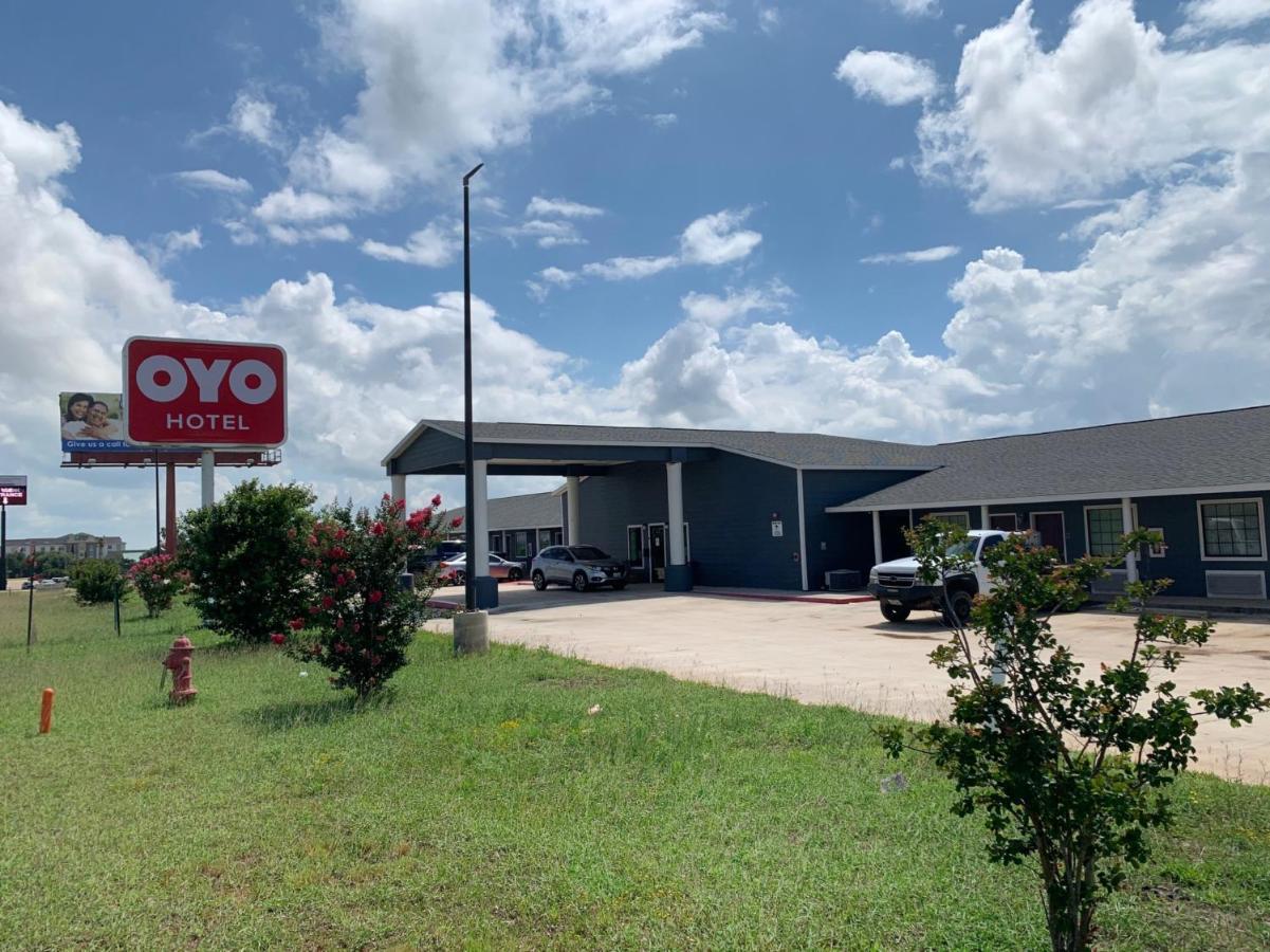 Oyo Hotel Pearsall I-35 West المظهر الخارجي الصورة