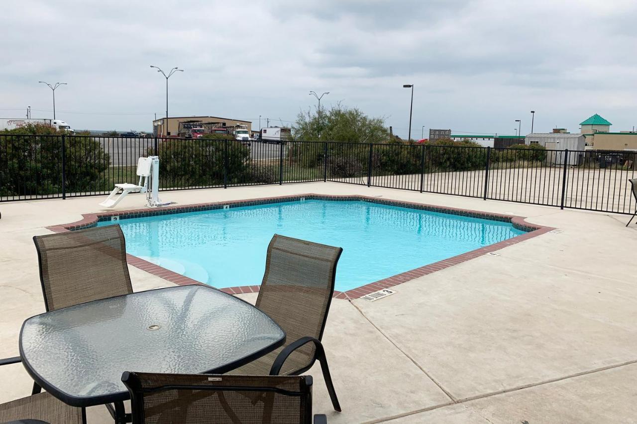 Oyo Hotel Pearsall I-35 West المظهر الخارجي الصورة