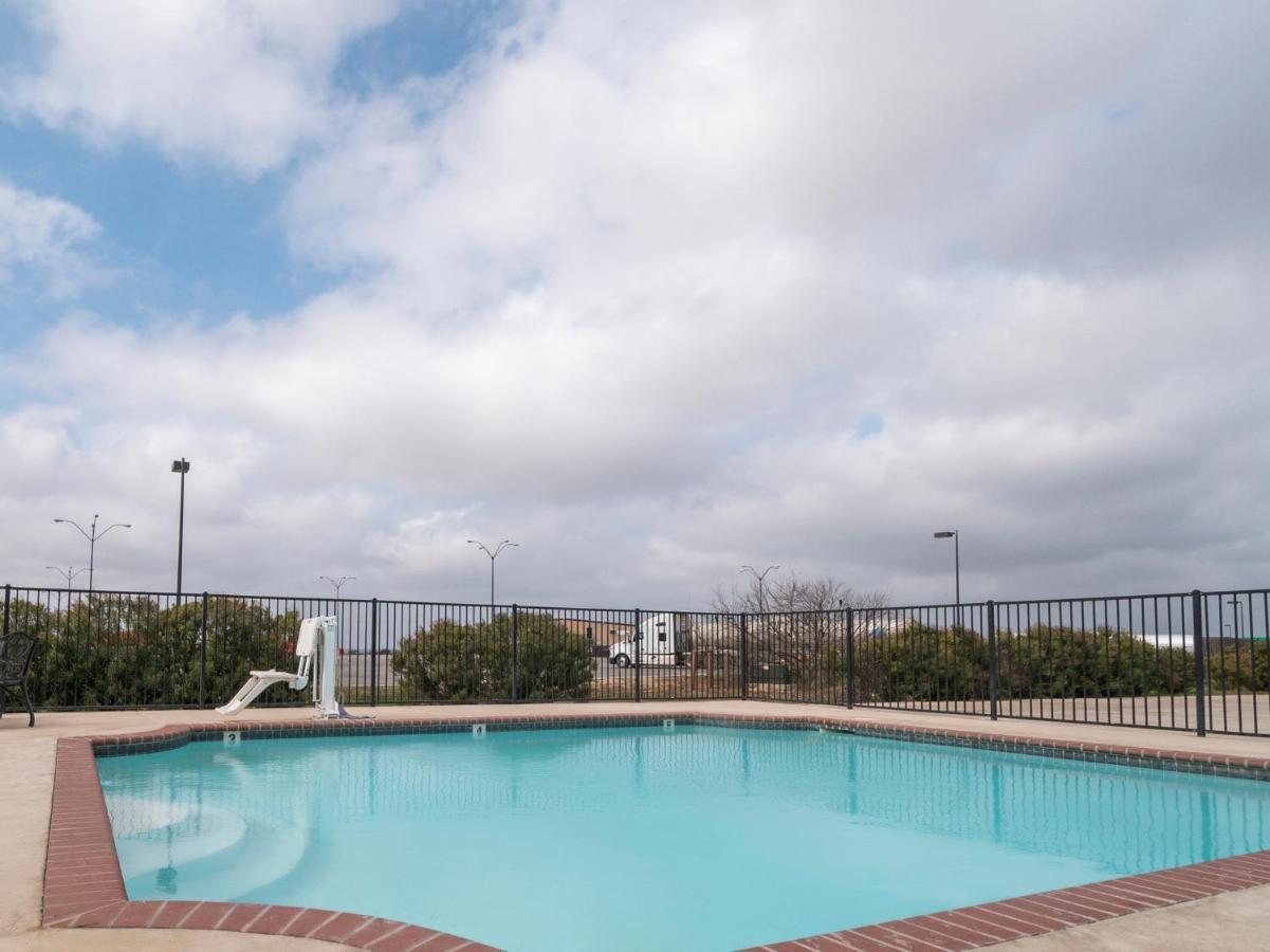 Oyo Hotel Pearsall I-35 West المظهر الخارجي الصورة