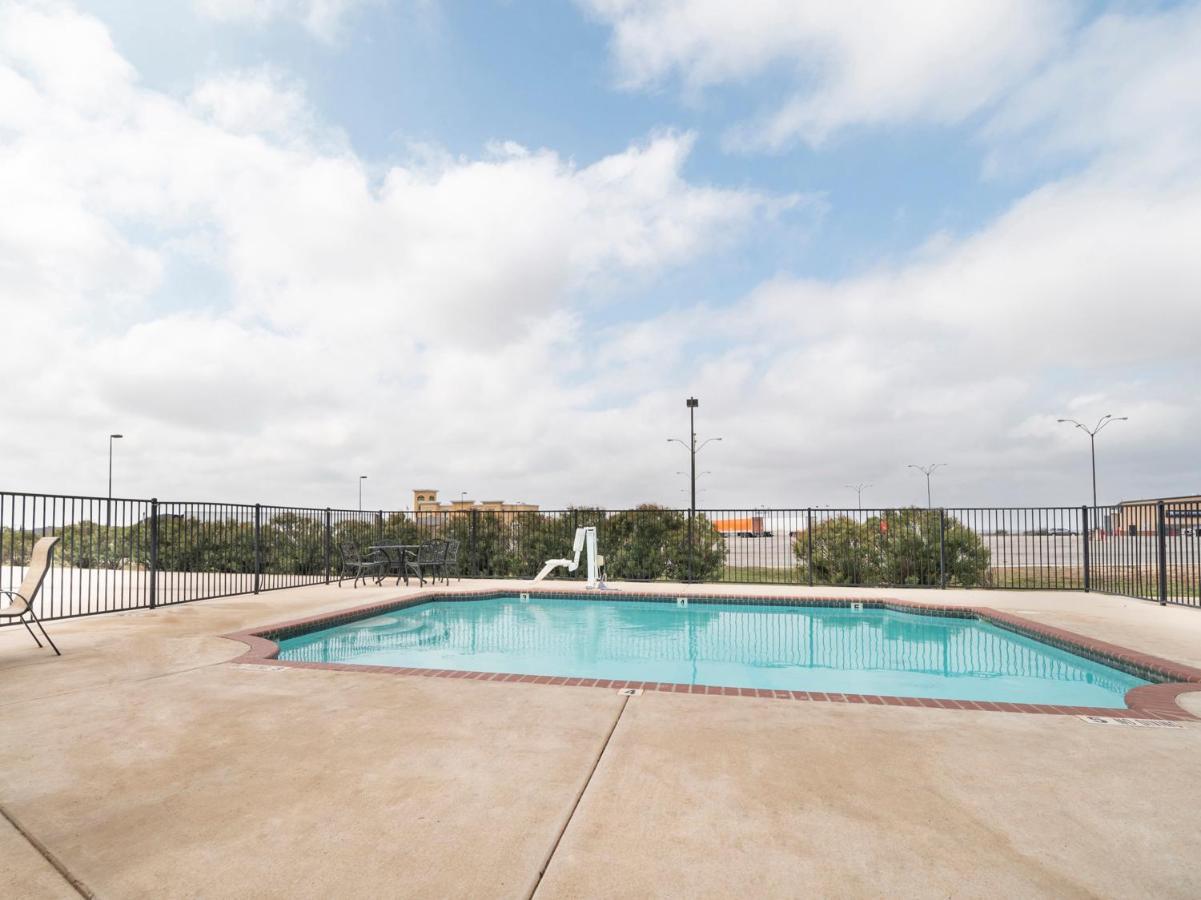 Oyo Hotel Pearsall I-35 West المظهر الخارجي الصورة