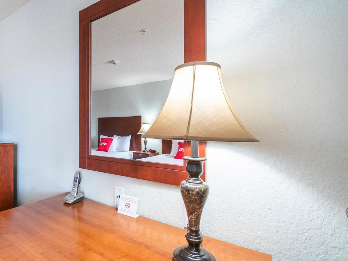 Oyo Hotel Pearsall I-35 West المظهر الخارجي الصورة